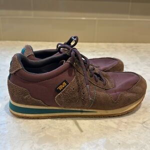 Teva Highside 84 size 5.5